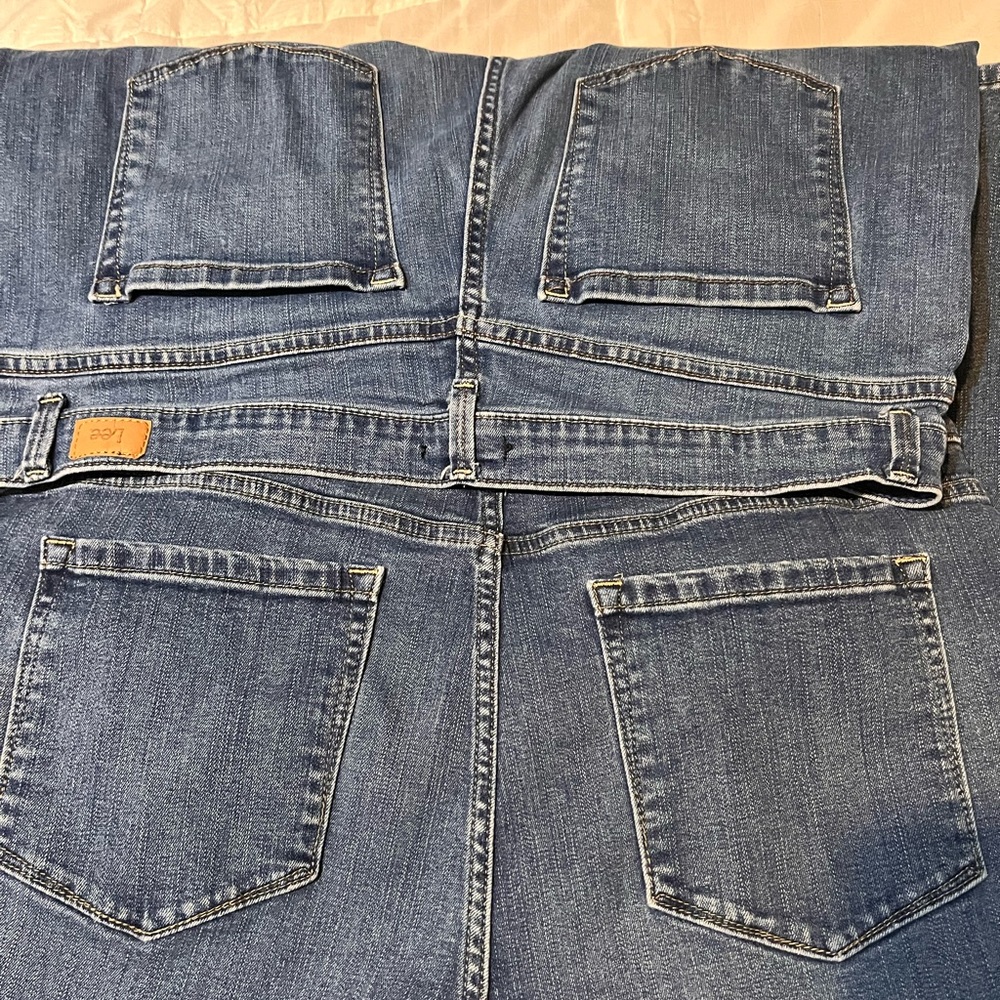 2 pair EUC Women’s Lee Blue Jeans size 18 short 2 pairs slightly different color - Picture 4 of 6